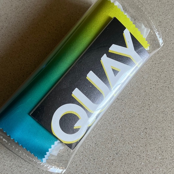 QUAY Australia High Key Sunglasses - Picture 7 of 7